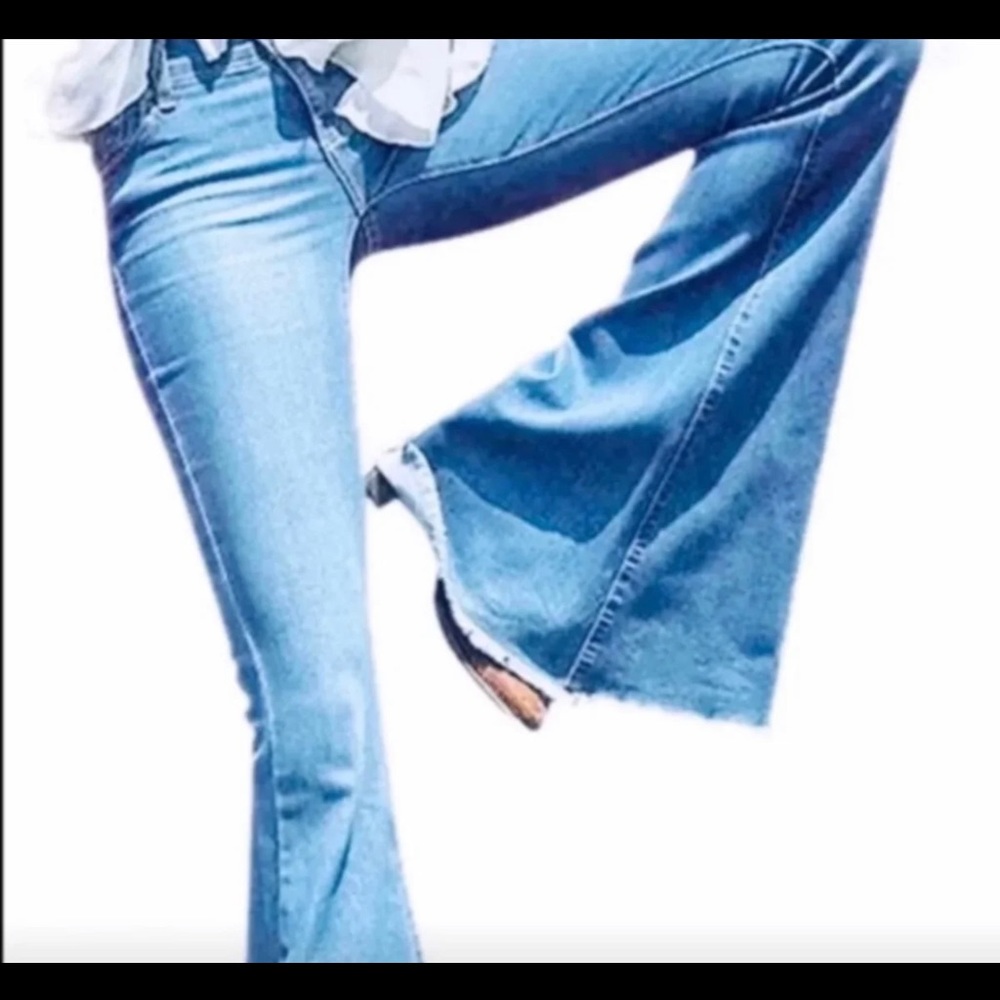 SOLD OUT Bell Bottom Boho Jeans 32/33